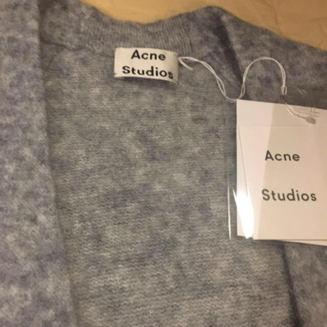 ACNE(アクネ)の《新品》 AcneStudios アクネ カーディガン ハスキーグレー XXS レディースのトップス(カーディガン)の商品写真