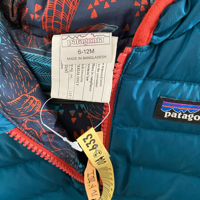 patagonia(パタゴニア)のPatagonia リバーシブルダウン　6-12M キッズ/ベビー/マタニティのベビー服(~85cm)(ジャケット/コート)の商品写真