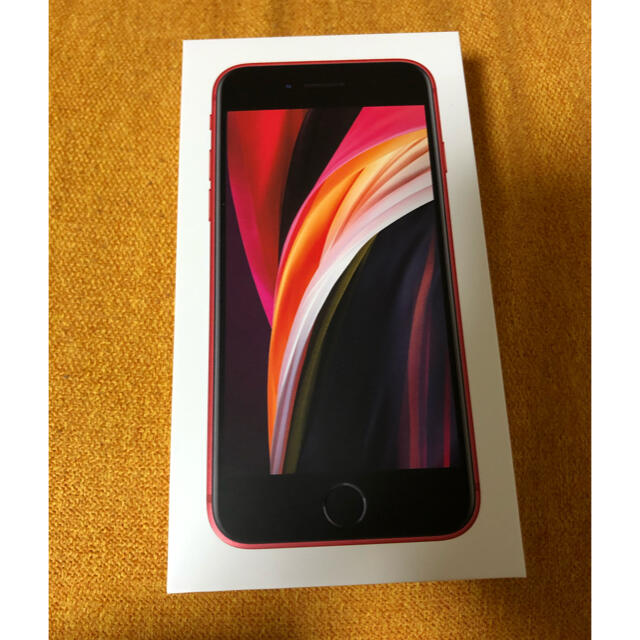 Apple(アップル)のiPhone SE 第2世代　64GB 赤　新品　SIMロック解除済 スマホ/家電/カメラのスマートフォン/携帯電話(スマートフォン本体)の商品写真