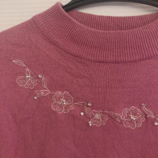 ファビュラスアンジェラ(Fabulous Angela)の花柄刺繍ビジュー付きニット(ニット/セーター)