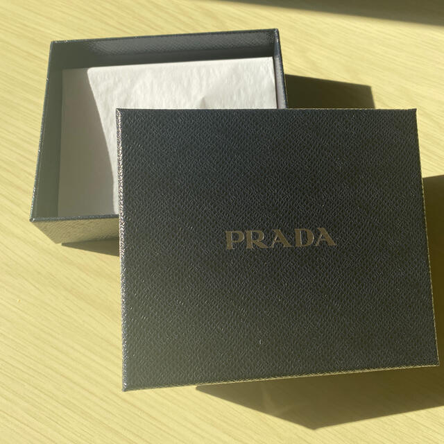 PRADA(プラダ)のPRADA 箱 インテリア/住まい/日用品のオフィス用品(ラッピング/包装)の商品写真