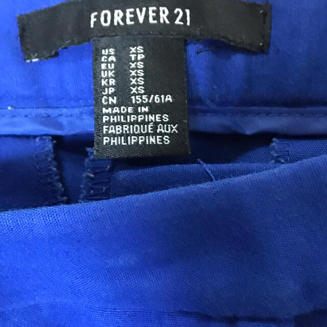 FOREVER 21(フォーエバートゥエンティーワン)のキャンディさん専用！フォーエバー21✨ブルー　センタープレス　テーパードパンツ　 レディースのパンツ(カジュアルパンツ)の商品写真