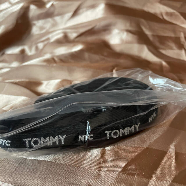 TOMMY(トミー)の希少　TOMMY トミー　非売品　靴紐　黒　未使用 レディースの靴/シューズ(その他)の商品写真