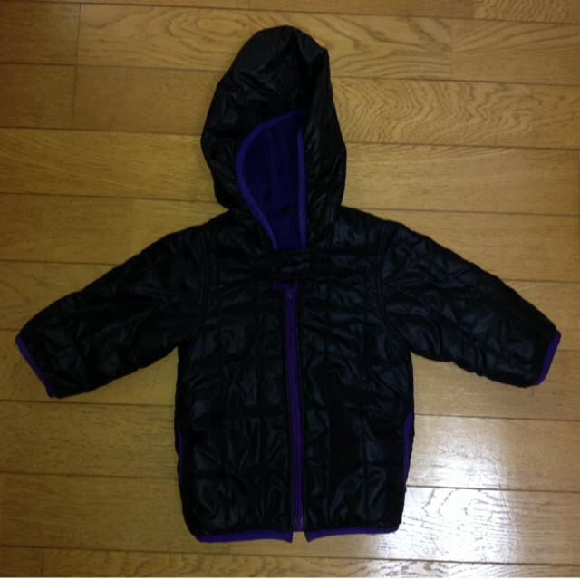 UNIQLO(ユニクロ)のダウンジャケット☆黒×紫80 キッズ/ベビー/マタニティのベビー服(~85cm)(カバーオール)の商品写真