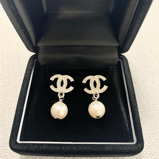 最新入荷】 CHANEL ピアス ココマーク パール シルバー (シャネル