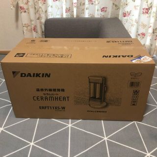 ダイキン(DAIKIN)のダイキン　遠赤外線暖房機　セラムヒート　ERFT11XS-W マットホワイト(電気ヒーター)