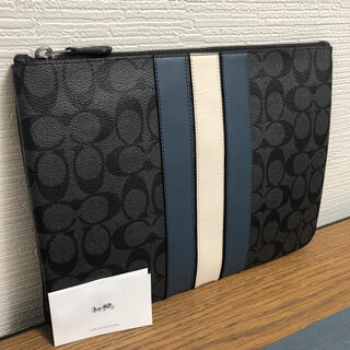 コーチ(COACH)の【新品未使用】COACH コーチ ラージポーチ  シグネチャーキャンバス(セカンドバッグ/クラッチバッグ)