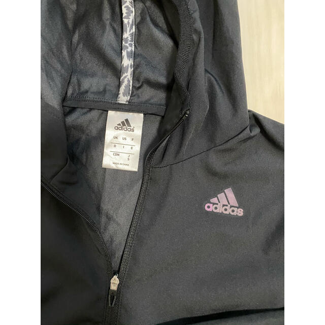 adidas(アディダス)のアディダス　ウインドブレーカー レディースのジャケット/アウター(ナイロンジャケット)の商品写真