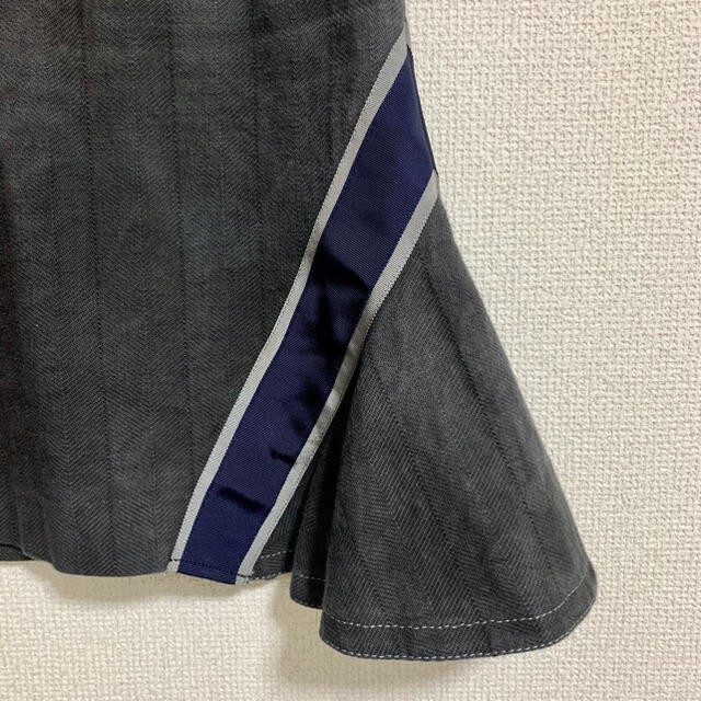 sacai luck(サカイラック)のsacai luck 膝丈 フレアスカート グレー レディースのスカート(ひざ丈スカート)の商品写真