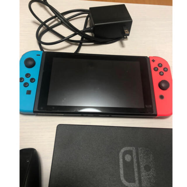 Nintendo Switch(ニンテンドースイッチ)の【値下中】ニンテンドースイッチ　本体 エンタメ/ホビーのゲームソフト/ゲーム機本体(家庭用ゲーム機本体)の商品写真