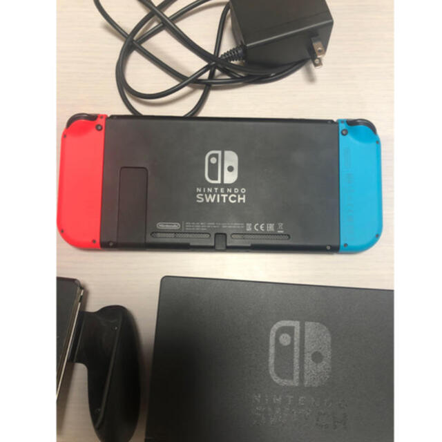 Nintendo Switch(ニンテンドースイッチ)の【値下中】ニンテンドースイッチ　本体 エンタメ/ホビーのゲームソフト/ゲーム機本体(家庭用ゲーム機本体)の商品写真