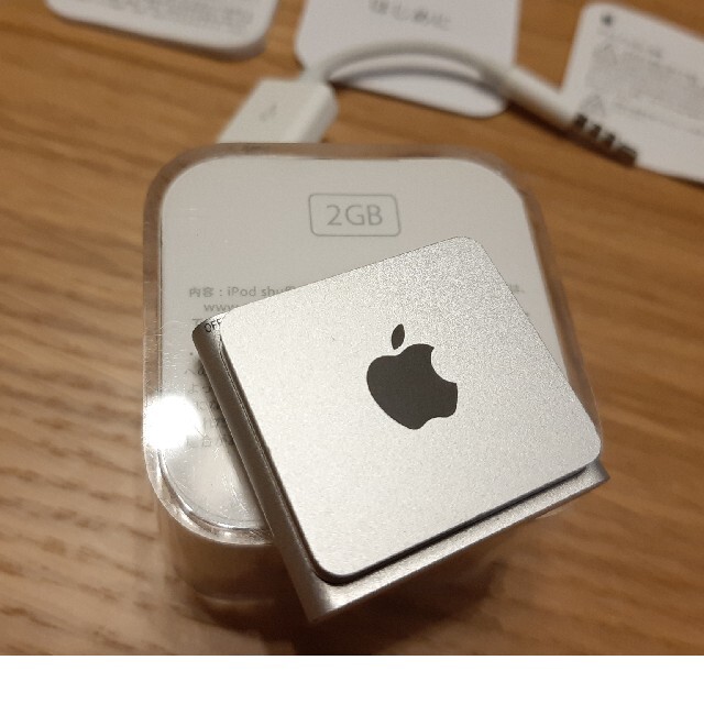 Apple(アップル)のipod shuffle 2GB スマホ/家電/カメラのオーディオ機器(ポータブルプレーヤー)の商品写真