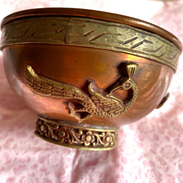 銅製孔雀の器