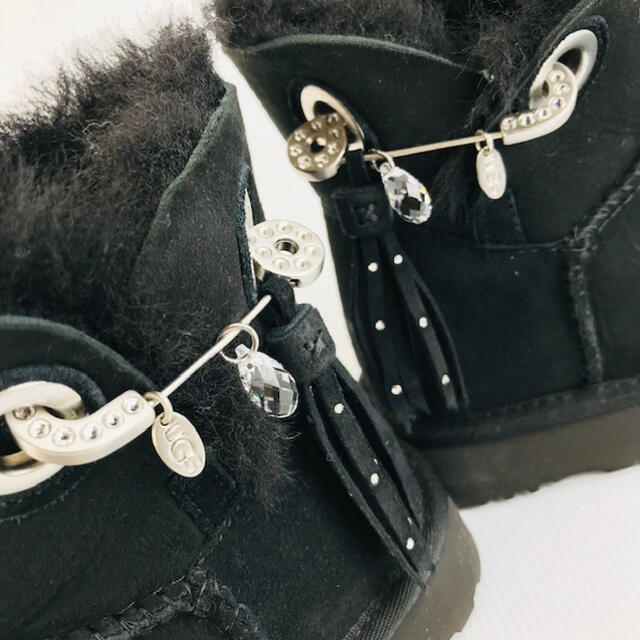 UGG(アグ)の極美品★UGG★JOSEYスワロフスキー製クリスタル付ムートンブーツ(23㎝) レディースの靴/シューズ(ブーツ)の商品写真