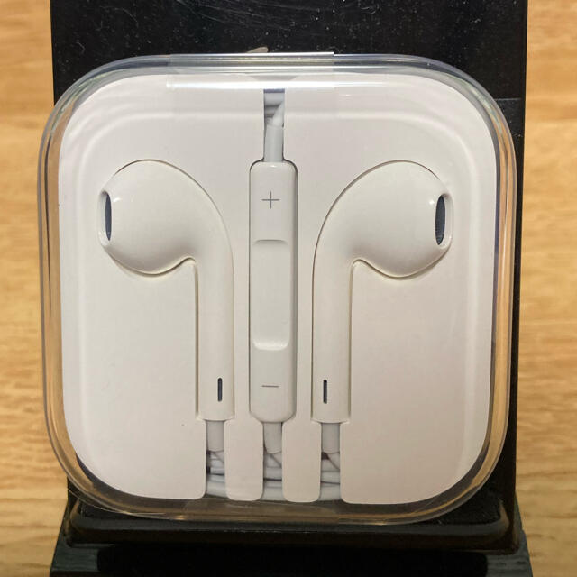 Apple(アップル)のApple Earpods 純正イヤホン スマホ/家電/カメラのオーディオ機器(ヘッドフォン/イヤフォン)の商品写真