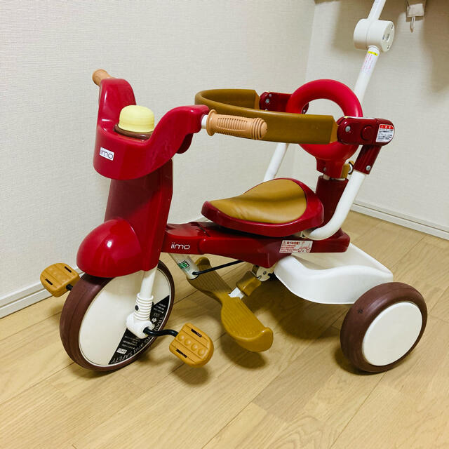 iimo 三輪車　エタニティレッド　赤 キッズ/ベビー/マタニティの外出/移動用品(三輪車)の商品写真