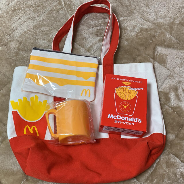 マクドナルド(マクドナルド)のマクドナルド × コールマン 2021 福袋 グッズのみ 4点セット マック  エンタメ/ホビーのコレクション(ノベルティグッズ)の商品写真