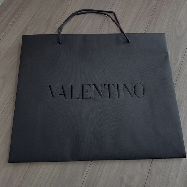 VALENTINO(ヴァレンティノ)のVALENTINO 紙袋 ショップ袋 レディースのバッグ(ショップ袋)の商品写真