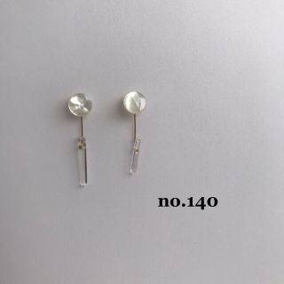 no.140 白蝶貝 水晶 天然石ピアス イヤリング(ピアス)