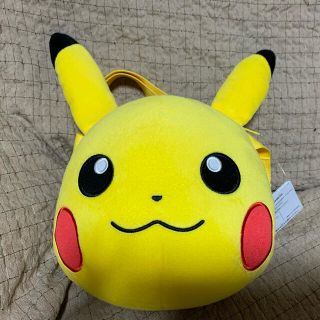 ポケットモンスター　肩掛けぬいぐるみバッグ　ピカチュウ(キャラクターグッズ)