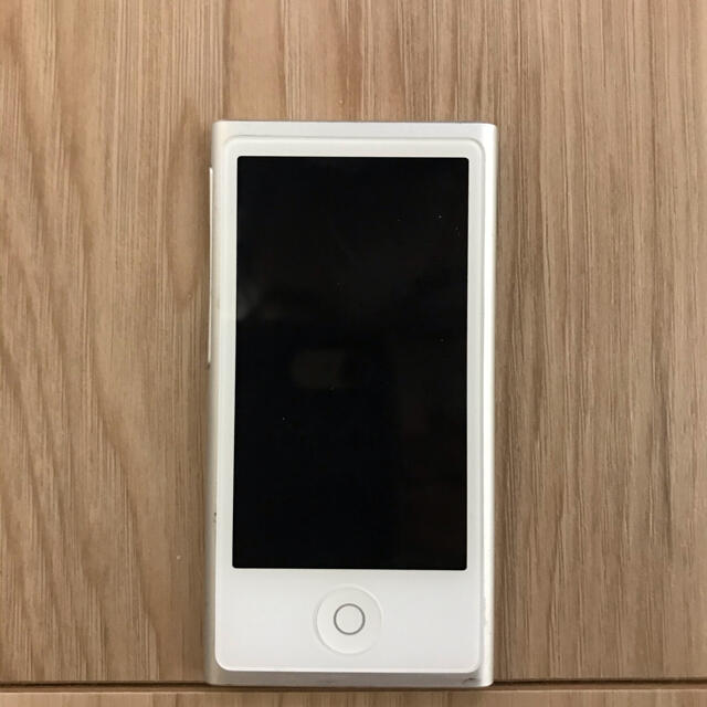 Apple(アップル)のiPod シルバー スマホ/家電/カメラのオーディオ機器(ポータブルプレーヤー)の商品写真