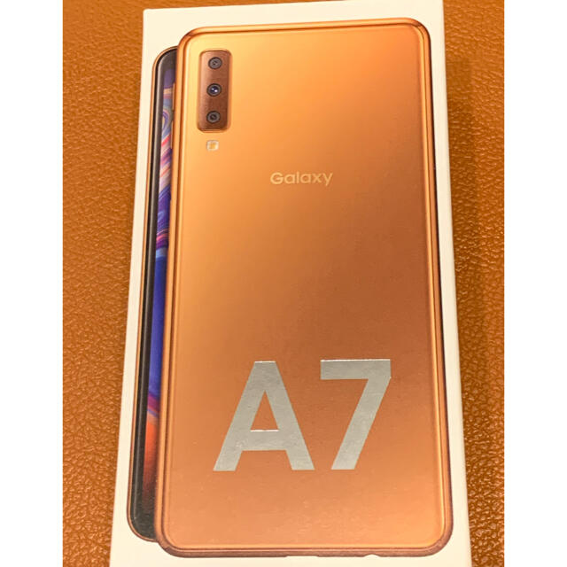 Galaxy(ギャラクシー)のGALAXY A7 (GOLD) スマホ/家電/カメラのスマートフォン/携帯電話(スマートフォン本体)の商品写真