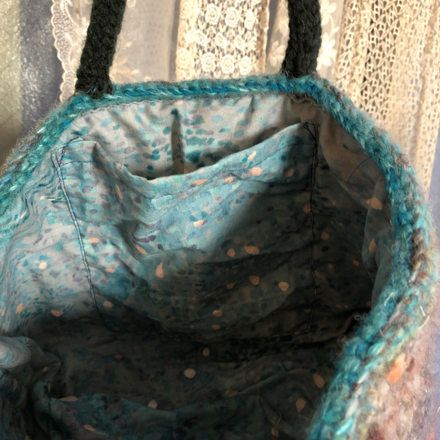 手編みのあったかトート ハンドメイドのファッション小物(バッグ)の商品写真