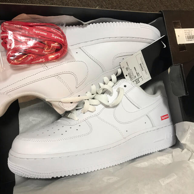 Supreme(シュプリーム)の   新品★supreme ×NIKE  air force1(白) 27.5 メンズの靴/シューズ(スニーカー)の商品写真