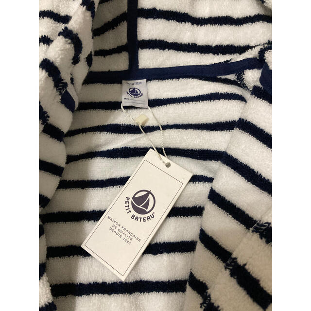 PETIT BATEAU(プチバトー)の新品♡プチバトー タオルガウン　ガウン コート　110cm キッズ/ベビー/マタニティのキッズ服男の子用(90cm~)(その他)の商品写真