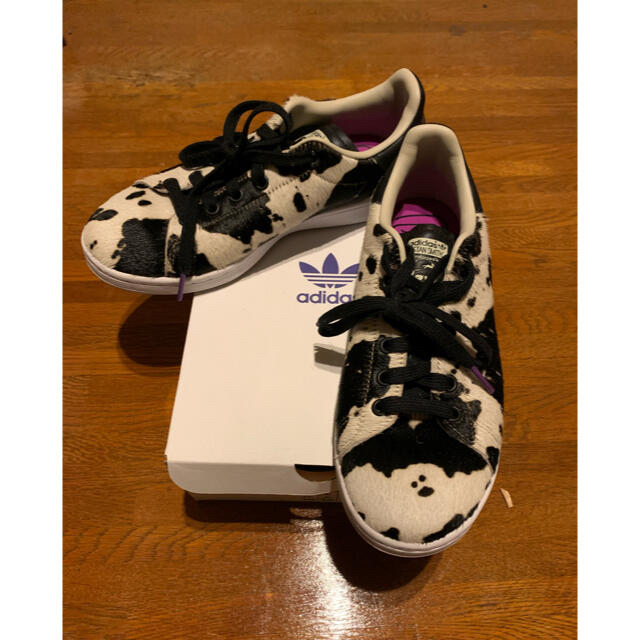 adidas - adidas ORIGINALS STAN SMITH 牛柄 ハラコの通販 by adidas - adidas ORIGINALS STAN SMITH 牛柄 ハラコの通販 by