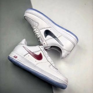 ナイキ(NIKE)の海外限定!ナイキエアフォース1レトロ高級エナメルスニーカー!入手困難!(スニーカー)