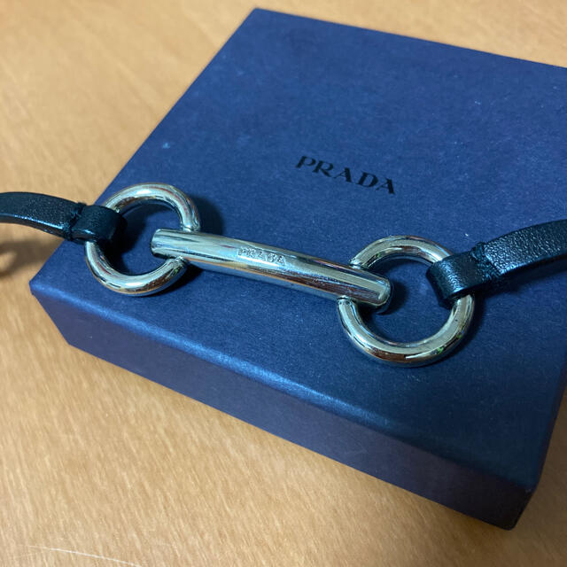 PRADA(プラダ)のプラダ　ブレスレット　黒色 レディースのアクセサリー(ブレスレット/バングル)の商品写真