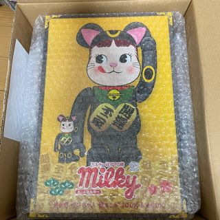 メディコムトイ(MEDICOM TOY)のBE@RBRICK 招き猫 ペコちゃん 黒メッキ 100%&400%ベアブリック(その他)