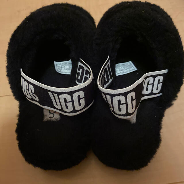 UGG(アグ)のUGG フラッフ　イヤー　スライド　6 レディースの靴/シューズ(サンダル)の商品写真