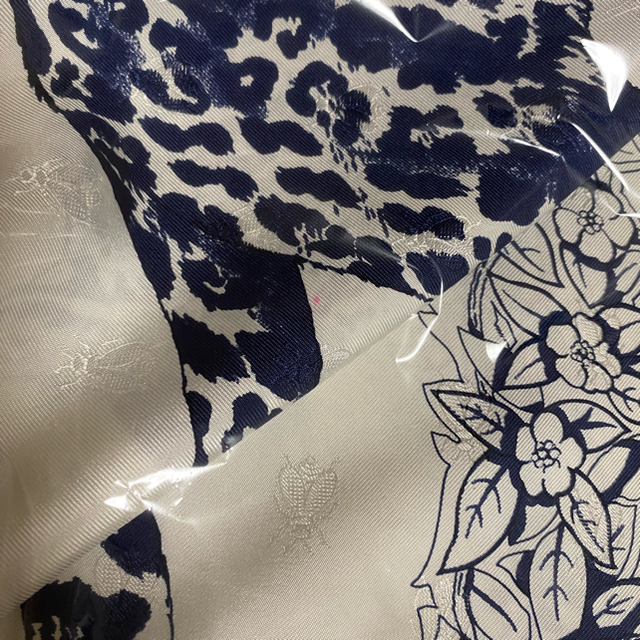 Hermes(エルメス)の【レア】クリーニング済  HERMES スカーフ カレ90 JungleLove レディースのファッション小物(バンダナ/スカーフ)の商品写真