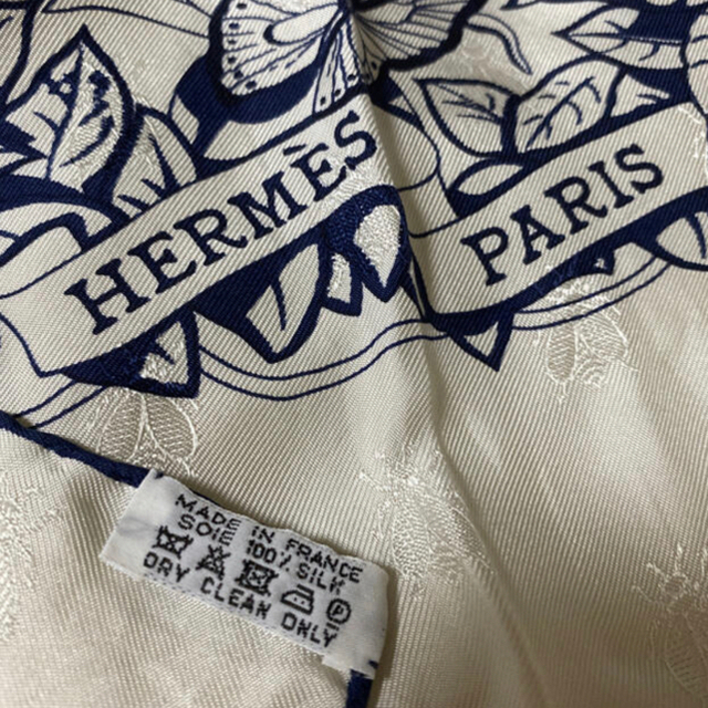 Hermes(エルメス)の【レア】クリーニング済  HERMES スカーフ カレ90 JungleLove レディースのファッション小物(バンダナ/スカーフ)の商品写真