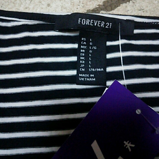 FOREVER 21(フォーエバートゥエンティーワン)のForever21 Tシャツ トップス レディースのトップス(Tシャツ(半袖/袖なし))の商品写真