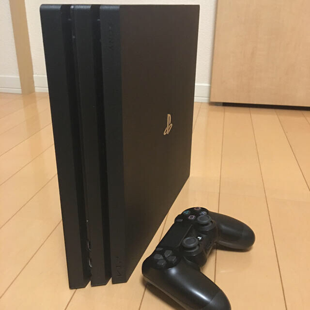 PlayStation4(プレイステーション4)のSONY PlayStation4 Pro 本体 CUH-7100BB01 エンタメ/ホビーのゲームソフト/ゲーム機本体(家庭用ゲーム機本体)の商品写真