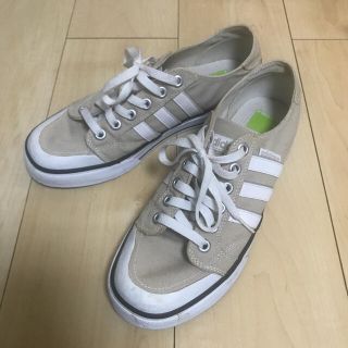 アディダス(adidas)のアディダス 25.5 ベージュ(スニーカー)