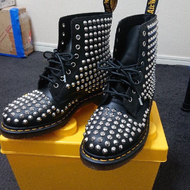 Dr.Martens(ドクターマーチン)のドクターマーチン　8ホール　スタッズ　ブーツ メンズの靴/シューズ(ブーツ)の商品写真