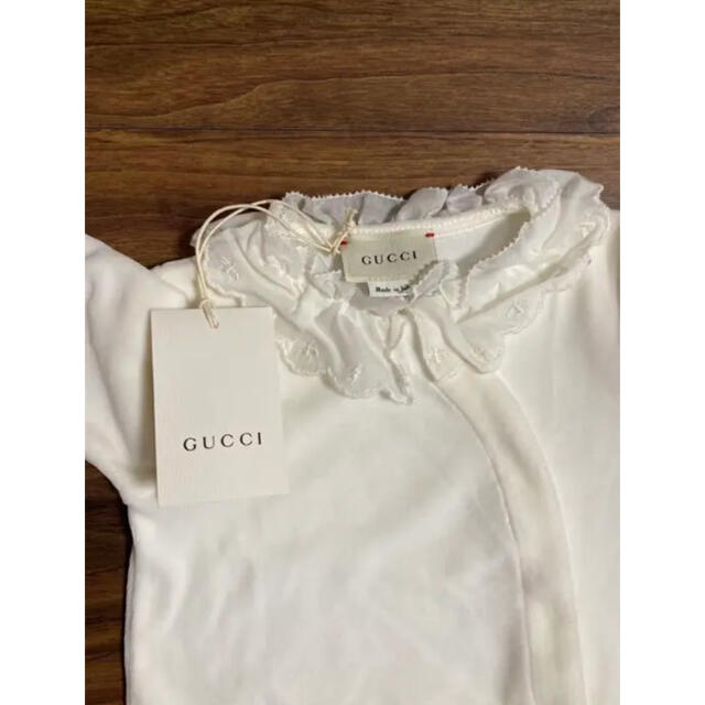 Gucci(グッチ)のGUCCI ロンパース　ベロア キッズ/ベビー/マタニティのベビー服(~85cm)(ロンパース)の商品写真