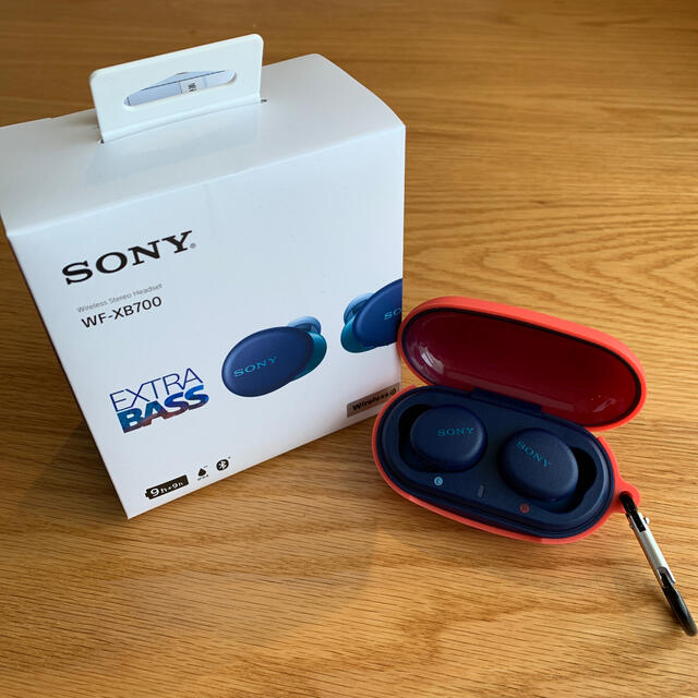 SONY(ソニー)のsony WF-XB700（ケース付き） スマホ/家電/カメラのオーディオ機器(ヘッドフォン/イヤフォン)の商品写真