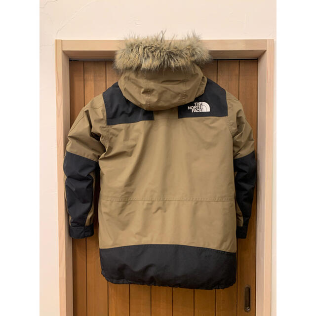 THE NORTH FACE(ザノースフェイス)のTHE NORTH FACE マウンテンダウンコート　ビーチグリーン メンズのジャケット/アウター(ダウンジャケット)の商品写真