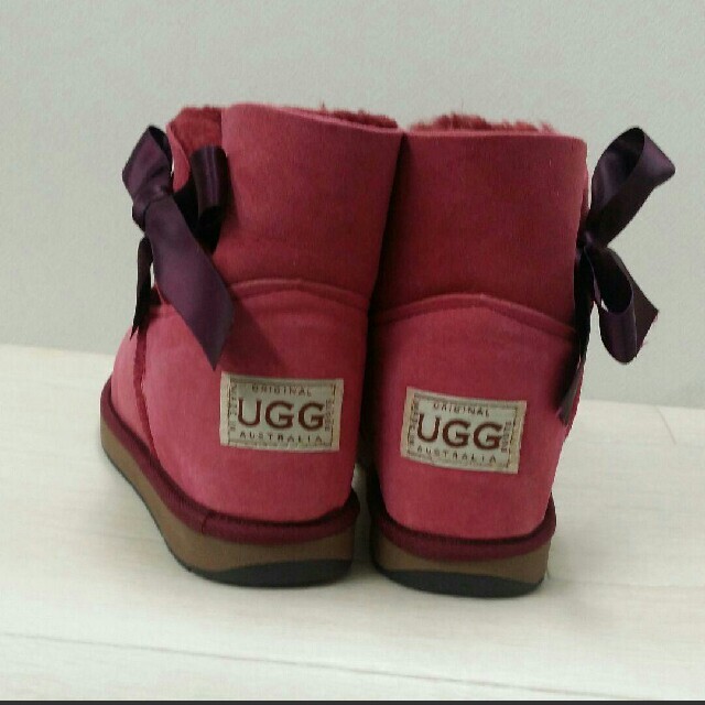 UGG(アグ)の【専用】オーストラリア製　UGG　ベイリーボウ　US8　25cm　ピンク レディースの靴/シューズ(ブーツ)の商品写真