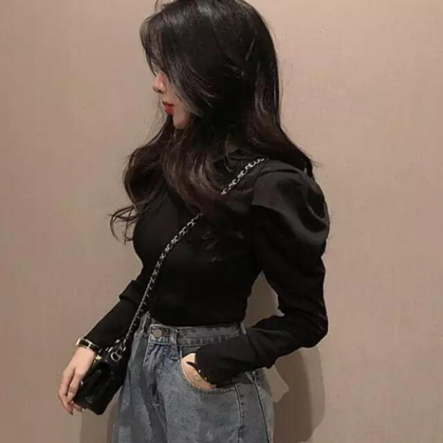 ZARA(ザラ)のパフスリーブブラックトップス レディースのトップス(Tシャツ(長袖/七分))の商品写真