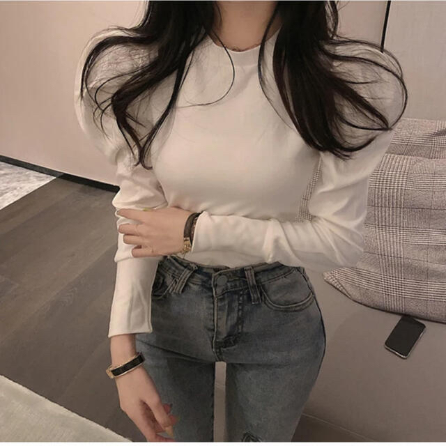 ZARA(ザラ)のパフスリーブブラックトップス レディースのトップス(Tシャツ(長袖/七分))の商品写真