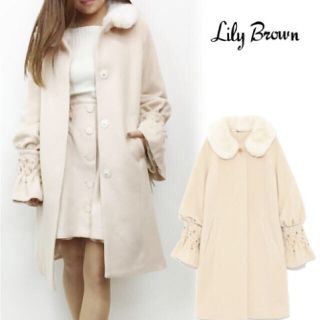 リリーブラウン(Lily Brown)のlilybrown 袖スモッキングビジューコート(※ファーなし)(ロングコート)