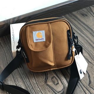 カーハート(carhartt)のカーハートショルダーバッグ　ブラウン　外タグ内タグつき　新品未使用(ショルダーバッグ)