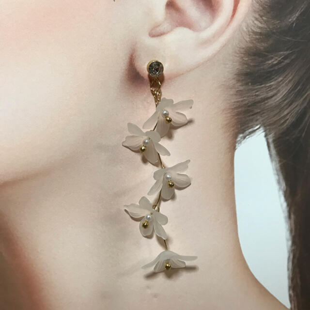 Lily Brown(リリーブラウン)のflower pierce レディースのアクセサリー(ピアス)の商品写真