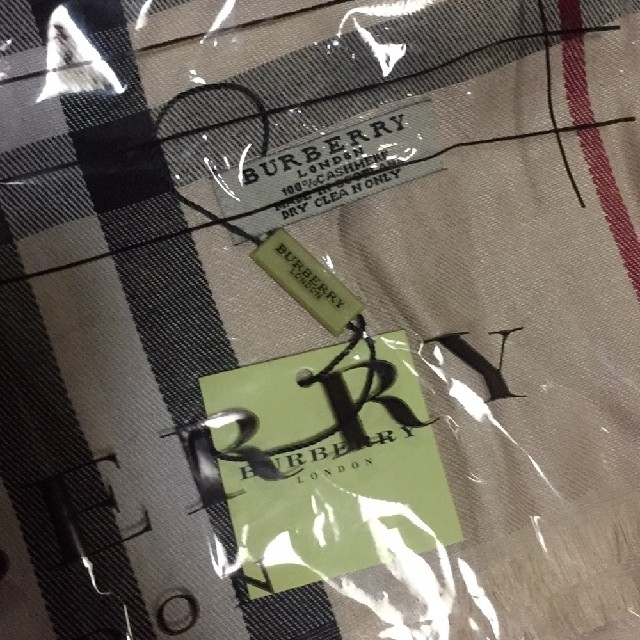 BURBERRY(バーバリー)の【未使用】Burberry　バーバリー　ショール　ストール　ベージュ レディースのファッション小物(マフラー/ショール)の商品写真